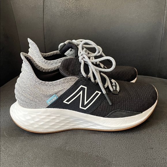 New Balance Roav Women’s Size 7 - Picture 2 of 8